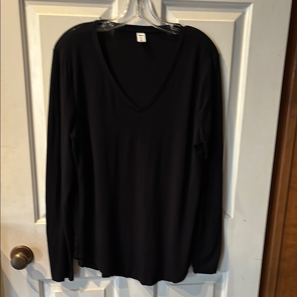 Old navy long sleeve v neck tee in black
